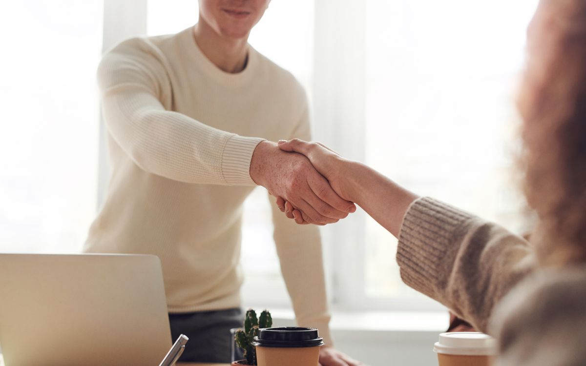 Với khách hàng