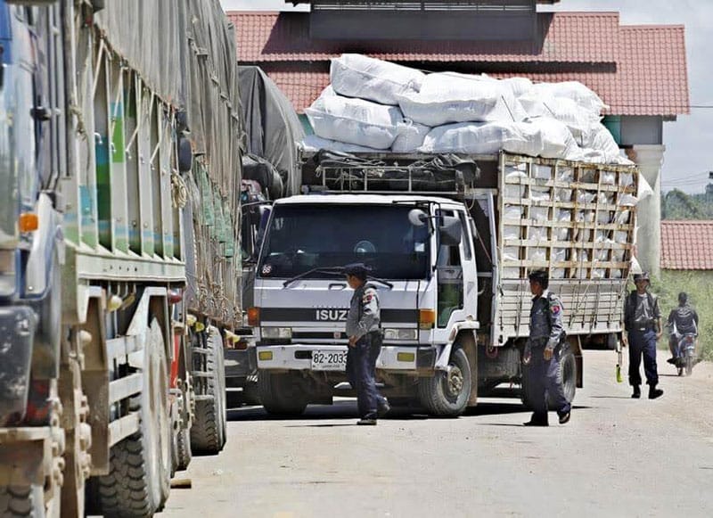 Nhược điểm lớn nhất của vận chuyển tiểu ngạch là rủi ro pháp lý cao, dễ bị tịch thu